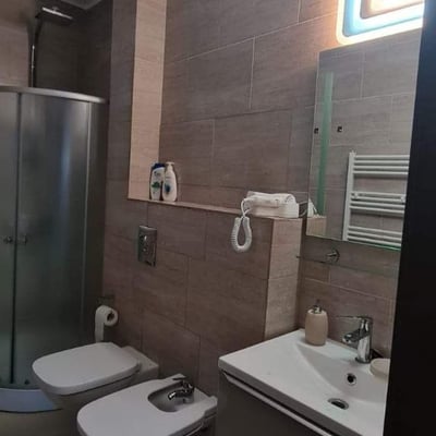 Аренда комфортной 2-комнатной квартиры 55 м² с отдельной кухней и видом на море в районе Mamaia, Констанца, Румыния